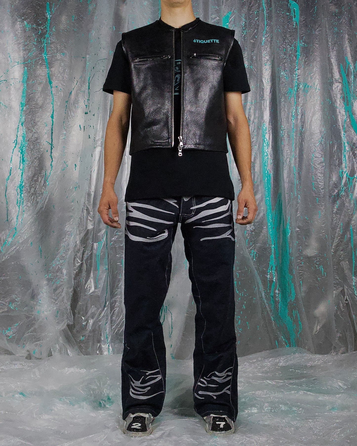 BLACK VEST
